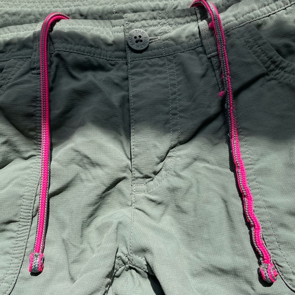 North Face Shorts - Picture 6 of 7